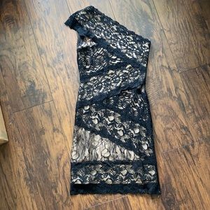 Bebe lace dress